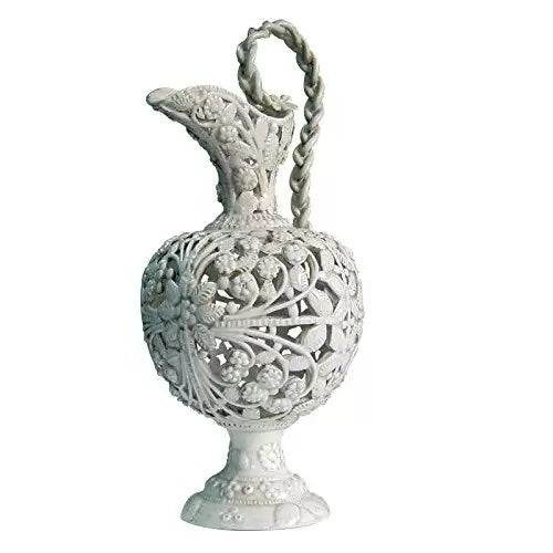 Anfora traforata Vaso Centrotavola dipinto e fatto a mano in ceramica artistica di Castelli Italia Codice: FMA-17 Collezione: Arte dell-arredo - Arabesque Dimensioni: h cm 50 Descrizione: Anfora con manico intrecciato bianco anticato da sala e da cucina i