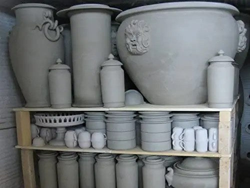 Vaso porta bon-bon, cestino traforato dipinto e fatto a mano in ceramica artistica italiana.