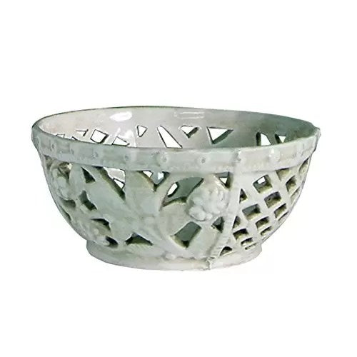 Cestino fruttiera ciotola traforata Vaso Centrotavola dipinto e fatto a mano in ceramica artistica di Castelli Italia Codice: FMA-12 Collezione: Arte dell-arredo - Arabesque Dimensioni:   cm 16 - h cm 8 Descrizione: Ciotola traforata bianco anticato da sa