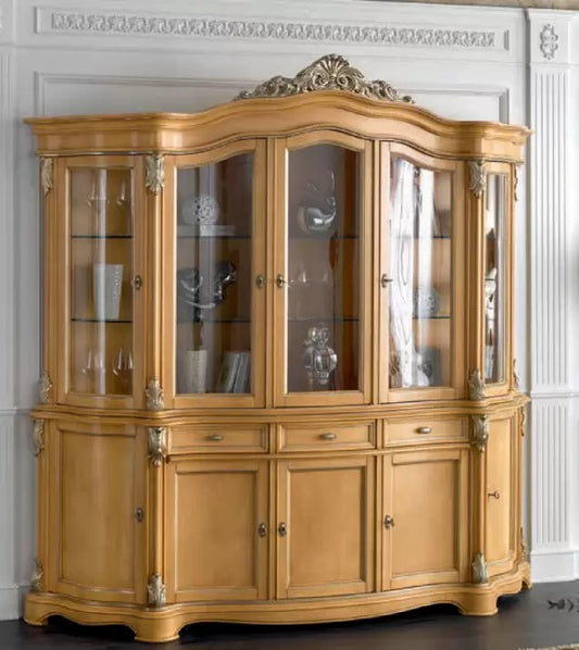 Classic style lacquered showcase