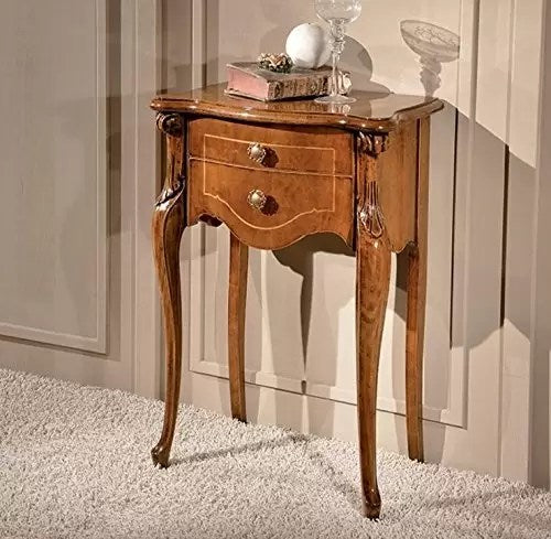 2 Comodini, 2 cassetti, colore legno scuro, gamba alta - Dimensioni: 52 cm - 34 cm - H 79 cm - 0,18 Mc - Stile classico - 100% Legno - Fianco listellare placcato tanganica - - Parti frontali in sagomato pioppo placcato noce nazionale con intarsio - 100% M