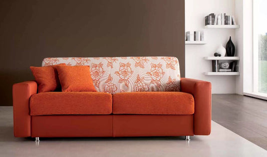 Divano letto n.2 posti in misto tessuto e similpelle arancio con schienale fantasia floreale beige e arancio