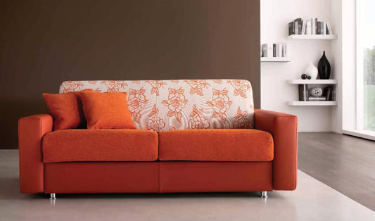 Divano letto n.2 posti in misto tessuto e similpelle arancio con schienale fantasia floreale beige e arancio